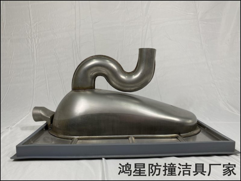 不銹鋼硅膠防撞蹲便器帶存水彎頭2.jpg